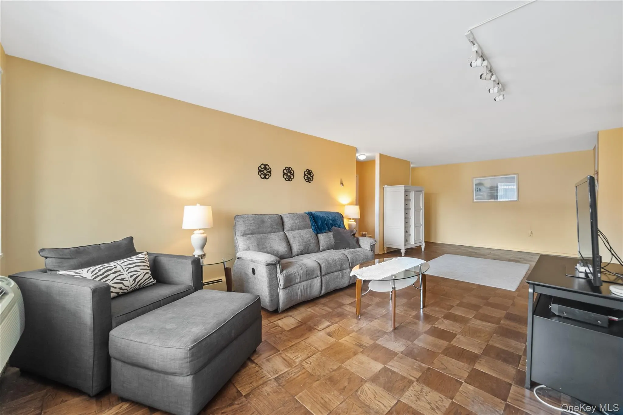 100 Hartsdale Avenue, Greenburgh, NY, 2 Bedrooms Bedrooms, 6 Rooms Rooms,2 BathroomsBathrooms,Residential,For Rent,Hartsdale,0,1031783 100 Hartsdale Avenue, Greenburgh, NY, 2 Bedrooms Bedrooms, 6 Rooms Rooms,2 BathroomsBathrooms,Residential,For Rent,Hartsdale,0,1031783