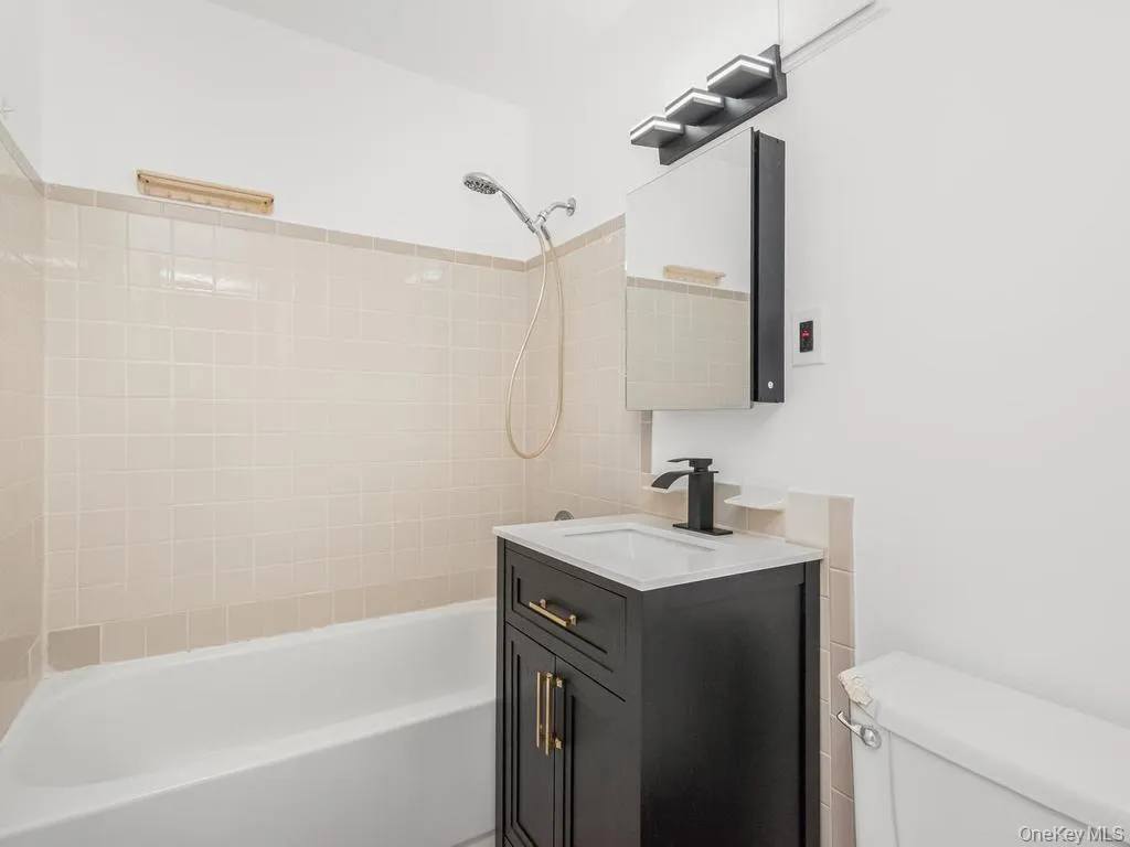Full bathroom on Second Floor. Photo may be AI Edited Full bathroom on Second Floor. Photo may be AI Edited