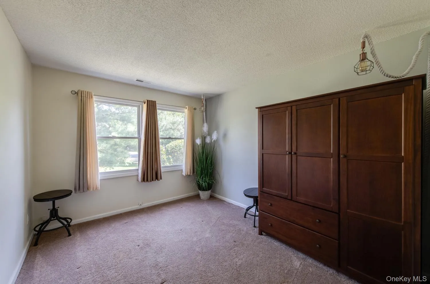 Den / office / bedroom Den / office / bedroom