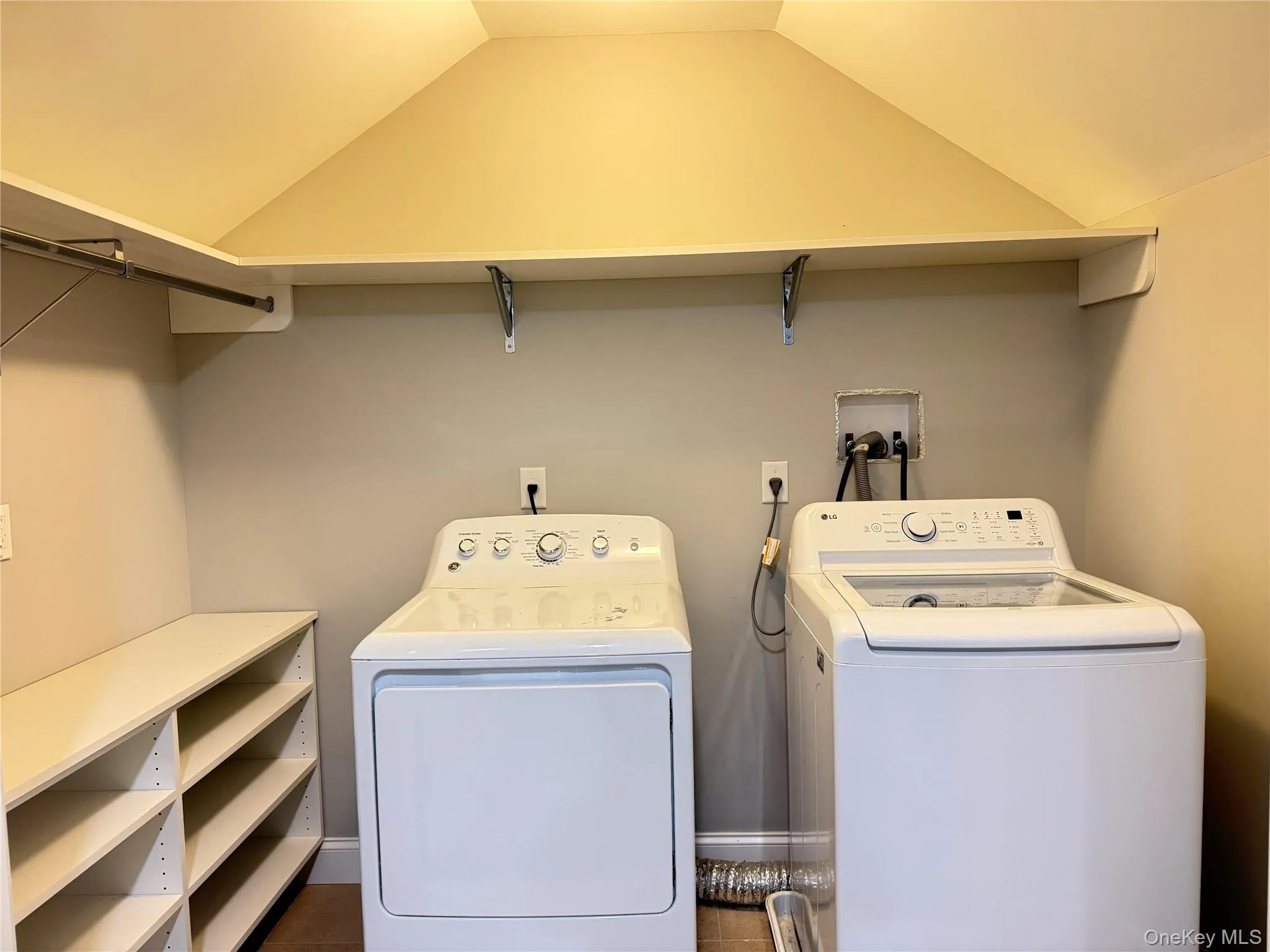 318 Cross Street, North Hempstead, NY, 2 Bedrooms Bedrooms, 7 Rooms Rooms,2 BathroomsBathrooms,Residential,For Rent,Cross,0,1031798 318 Cross Street, North Hempstead, NY, 2 Bedrooms Bedrooms, 7 Rooms Rooms,2 BathroomsBathrooms,Residential,For Rent,Cross,0,1031798