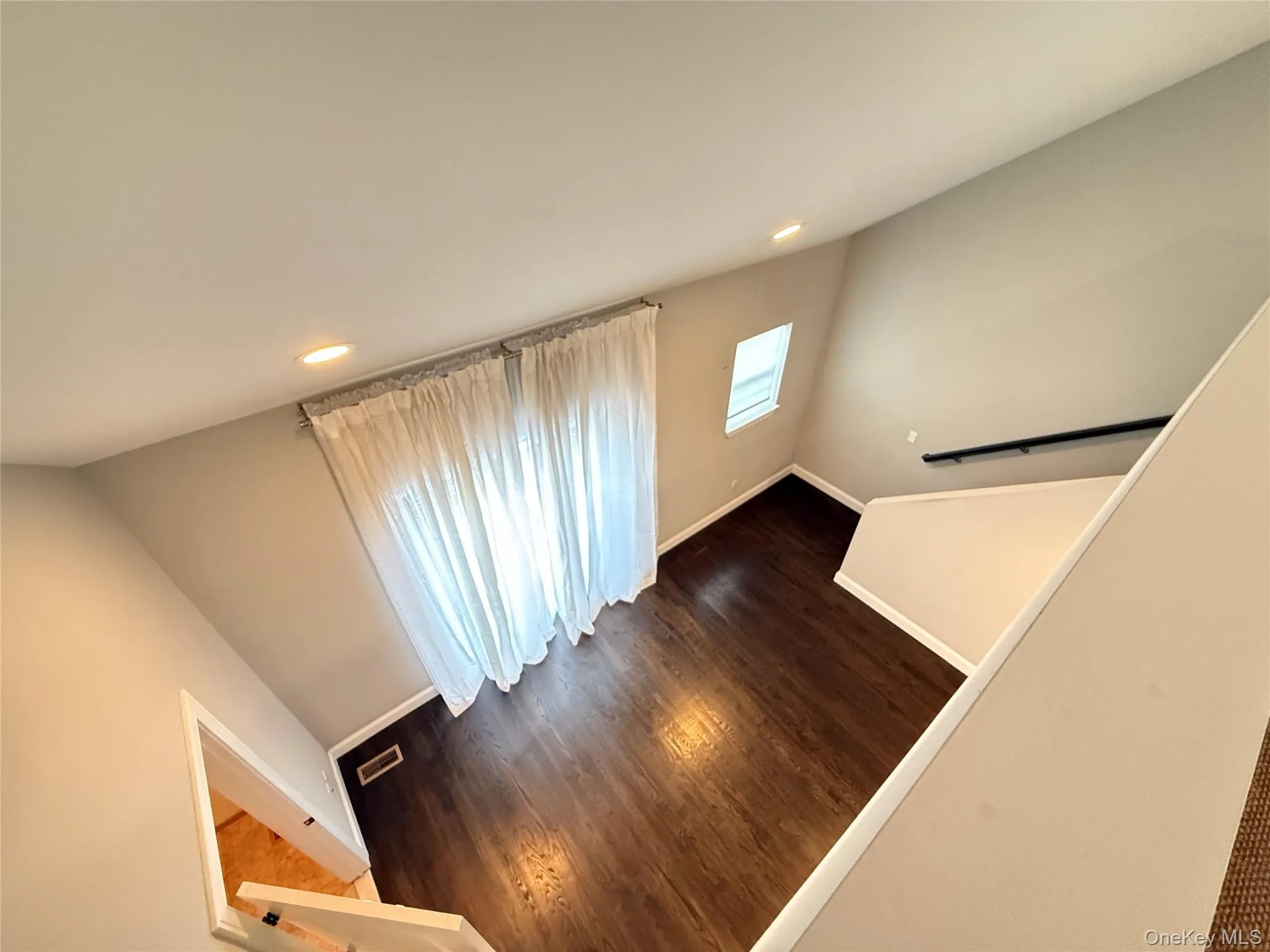 318 Cross Street, North Hempstead, NY, 2 Bedrooms Bedrooms, 7 Rooms Rooms,2 BathroomsBathrooms,Residential,For Rent,Cross,0,1031798 318 Cross Street, North Hempstead, NY, 2 Bedrooms Bedrooms, 7 Rooms Rooms,2 BathroomsBathrooms,Residential,For Rent,Cross,0,1031798