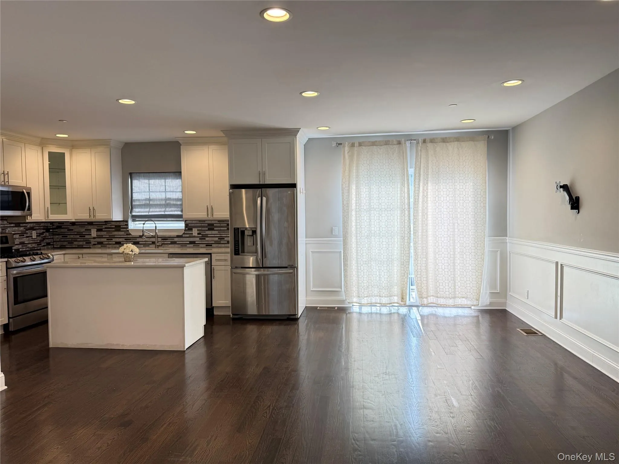 318 Cross Street, North Hempstead, NY, 2 Bedrooms Bedrooms, 7 Rooms Rooms,2 BathroomsBathrooms,Residential,For Rent,Cross,0,1031798 318 Cross Street, North Hempstead, NY, 2 Bedrooms Bedrooms, 7 Rooms Rooms,2 BathroomsBathrooms,Residential,For Rent,Cross,0,1031798