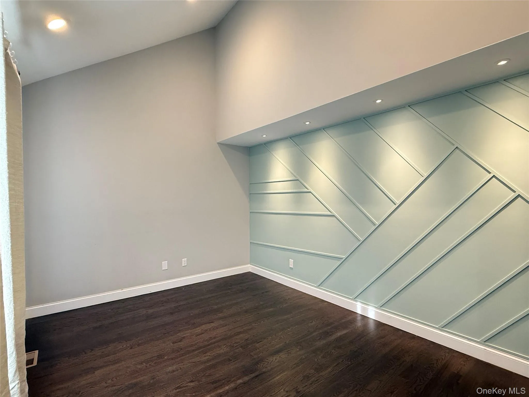 318 Cross Street, North Hempstead, NY, 2 Bedrooms Bedrooms, 7 Rooms Rooms,2 BathroomsBathrooms,Residential,For Rent,Cross,0,1031798 318 Cross Street, North Hempstead, NY, 2 Bedrooms Bedrooms, 7 Rooms Rooms,2 BathroomsBathrooms,Residential,For Rent,Cross,0,1031798