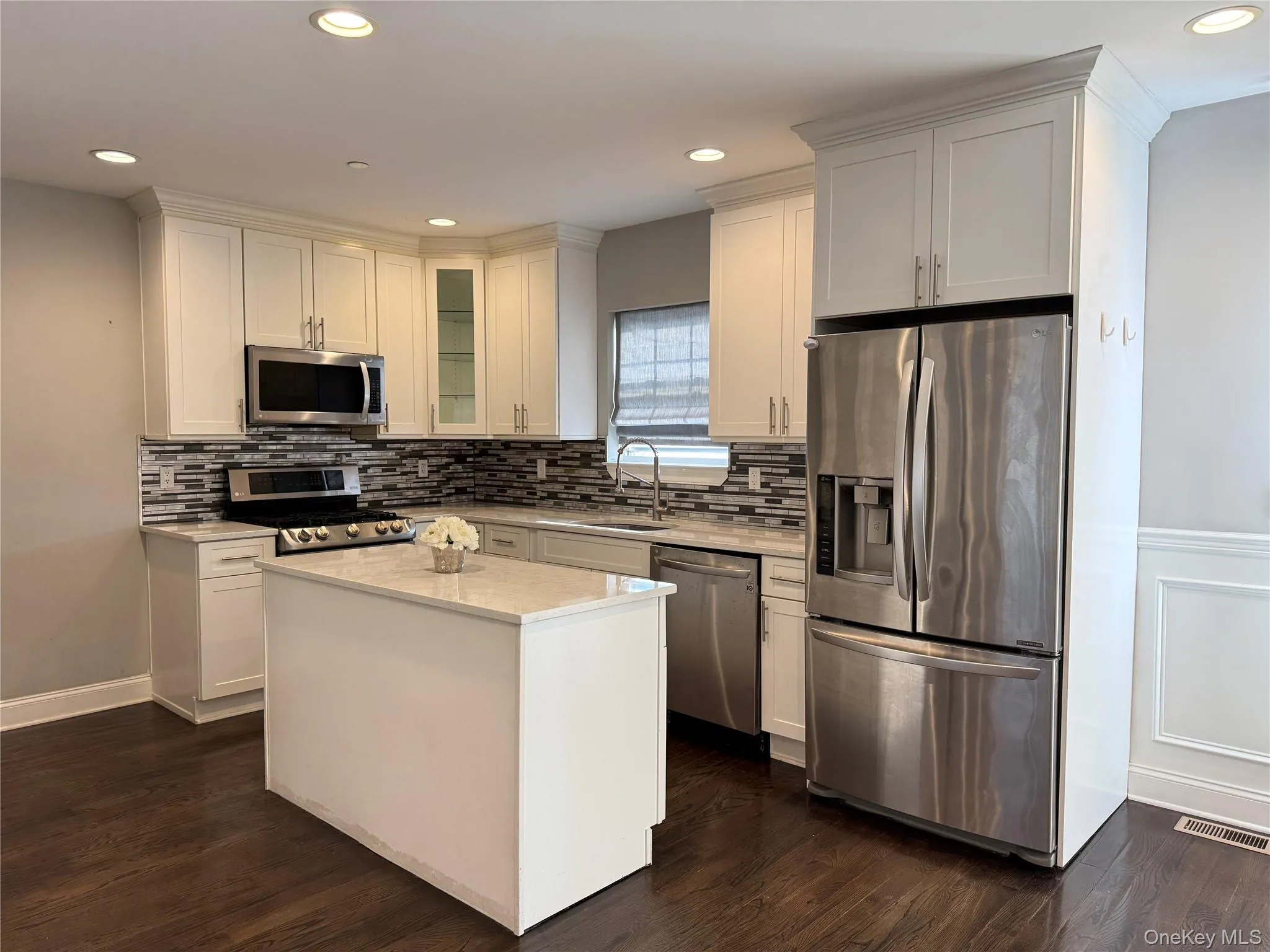 318 Cross Street, North Hempstead, NY, 2 Bedrooms Bedrooms, 7 Rooms Rooms,2 BathroomsBathrooms,Residential,For Rent,Cross,0,1031798 318 Cross Street, North Hempstead, NY, 2 Bedrooms Bedrooms, 7 Rooms Rooms,2 BathroomsBathrooms,Residential,For Rent,Cross,0,1031798