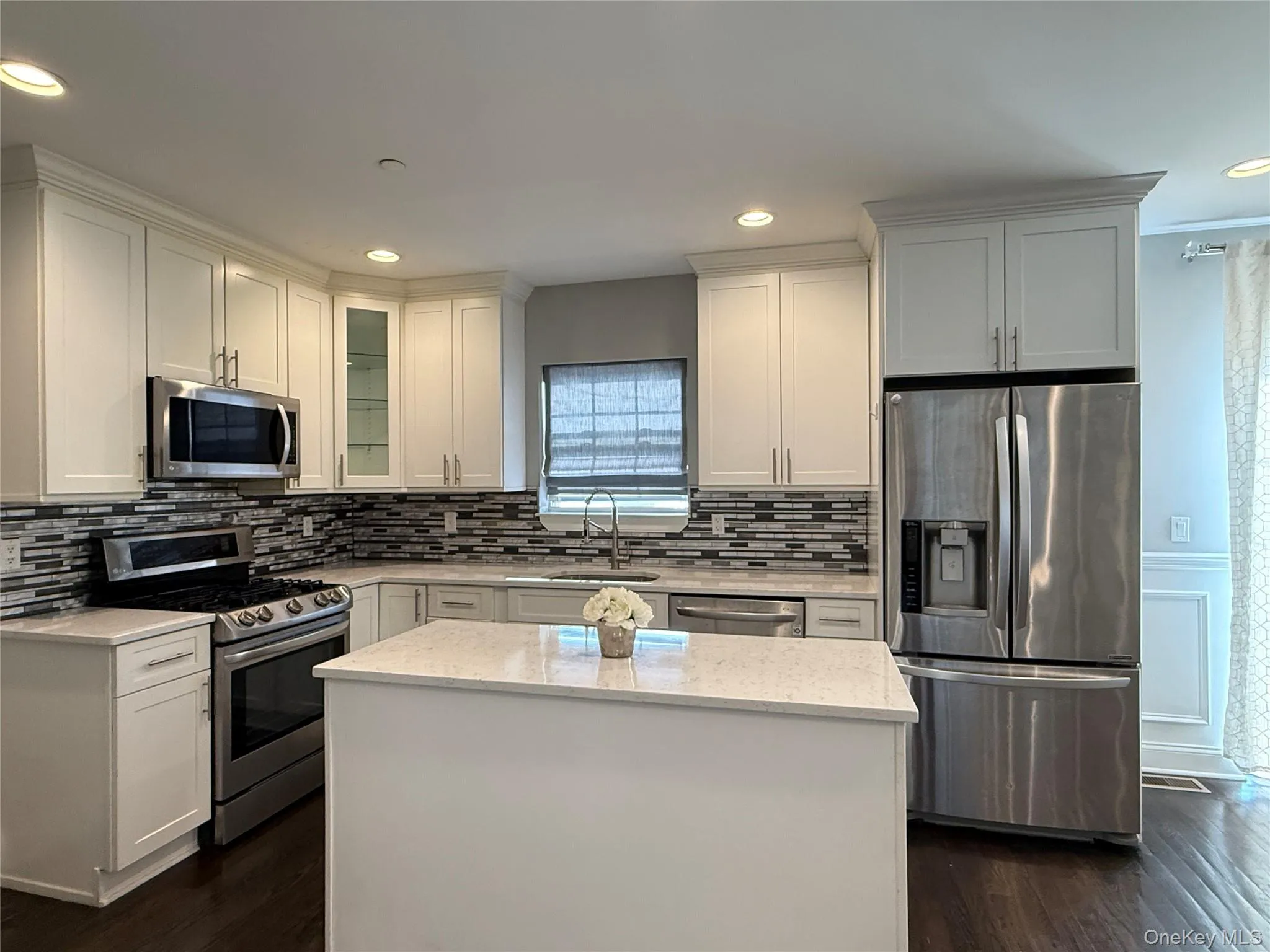318 Cross Street, North Hempstead, NY, 2 Bedrooms Bedrooms, 7 Rooms Rooms,2 BathroomsBathrooms,Residential,For Rent,Cross,0,1031798 318 Cross Street, North Hempstead, NY, 2 Bedrooms Bedrooms, 7 Rooms Rooms,2 BathroomsBathrooms,Residential,For Rent,Cross,0,1031798