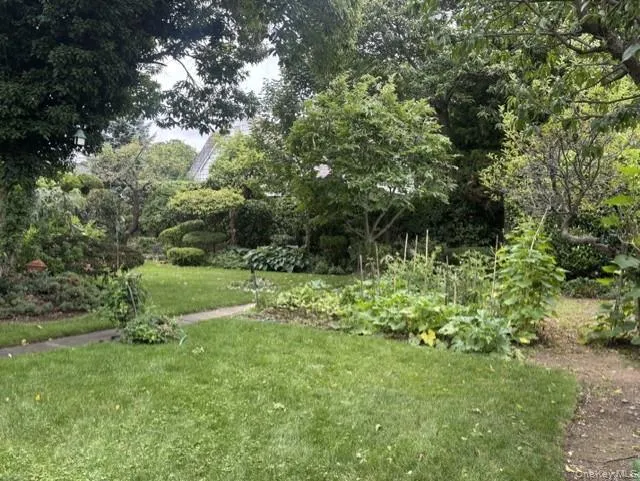126 Hillside Avenue, North Hempstead, NY, 4 Bedrooms Bedrooms, 8 Rooms Rooms,2 BathroomsBathrooms,Residential Lease,For Rent,Hillside,0,1031806 126 Hillside Avenue, North Hempstead, NY, 4 Bedrooms Bedrooms, 8 Rooms Rooms,2 BathroomsBathrooms,Residential Lease,For Rent,Hillside,0,1031806