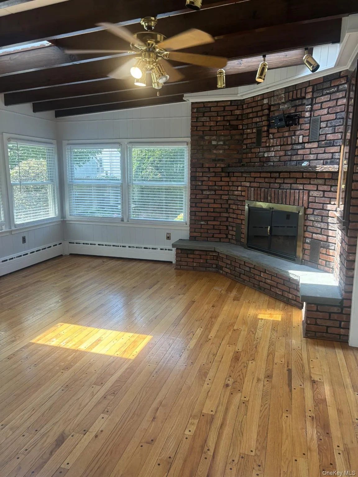 126 Hillside Avenue, North Hempstead, NY, 4 Bedrooms Bedrooms, 8 Rooms Rooms,2 BathroomsBathrooms,Residential Lease,For Rent,Hillside,0,1031806 126 Hillside Avenue, North Hempstead, NY, 4 Bedrooms Bedrooms, 8 Rooms Rooms,2 BathroomsBathrooms,Residential Lease,For Rent,Hillside,0,1031806