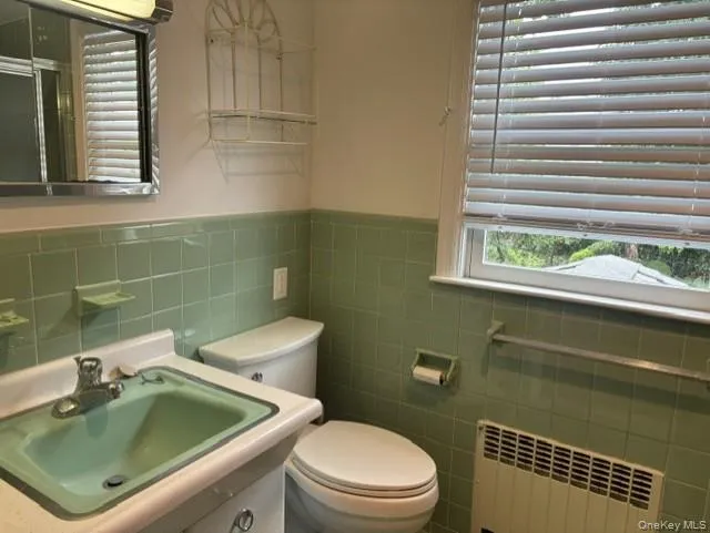 126 Hillside Avenue, North Hempstead, NY, 4 Bedrooms Bedrooms, 8 Rooms Rooms,2 BathroomsBathrooms,Residential Lease,For Rent,Hillside,0,1031806 126 Hillside Avenue, North Hempstead, NY, 4 Bedrooms Bedrooms, 8 Rooms Rooms,2 BathroomsBathrooms,Residential Lease,For Rent,Hillside,0,1031806