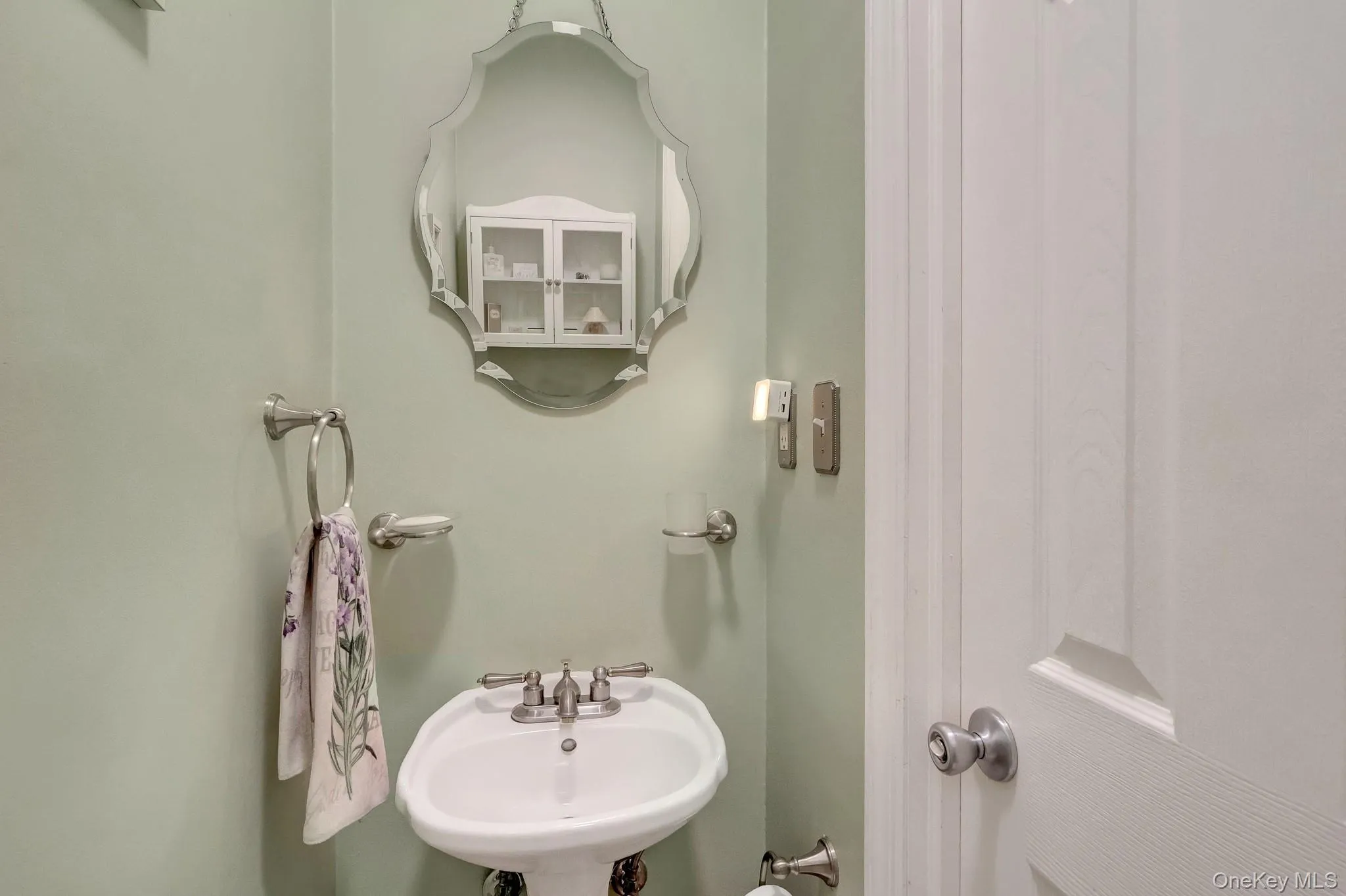 87-63 253rd Street, New York, NY, 3 Bedrooms Bedrooms, 7 Rooms Rooms,1 BathroomBathrooms,Residential,For Rent,253rd,0,1031823 87-63 253rd Street, New York, NY, 3 Bedrooms Bedrooms, 7 Rooms Rooms,1 BathroomBathrooms,Residential,For Rent,253rd,0,1031823