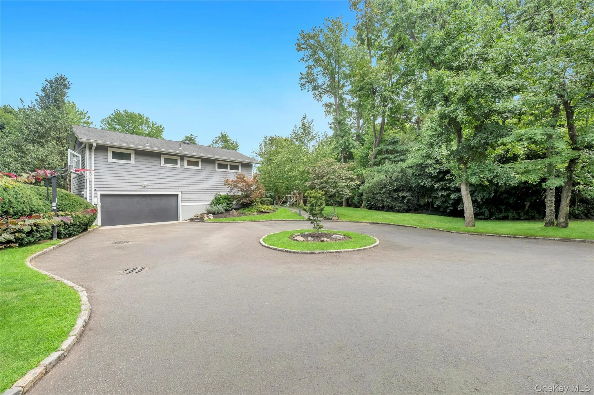125 Hicks Lane, North Hempstead, NY, 5 Bedrooms Bedrooms, 11 Rooms Rooms,3 BathroomsBathrooms,Residential,For Rent,Hicks,0,1031832 125 Hicks Lane, North Hempstead, NY, 5 Bedrooms Bedrooms, 11 Rooms Rooms,3 BathroomsBathrooms,Residential,For Rent,Hicks,0,1031832