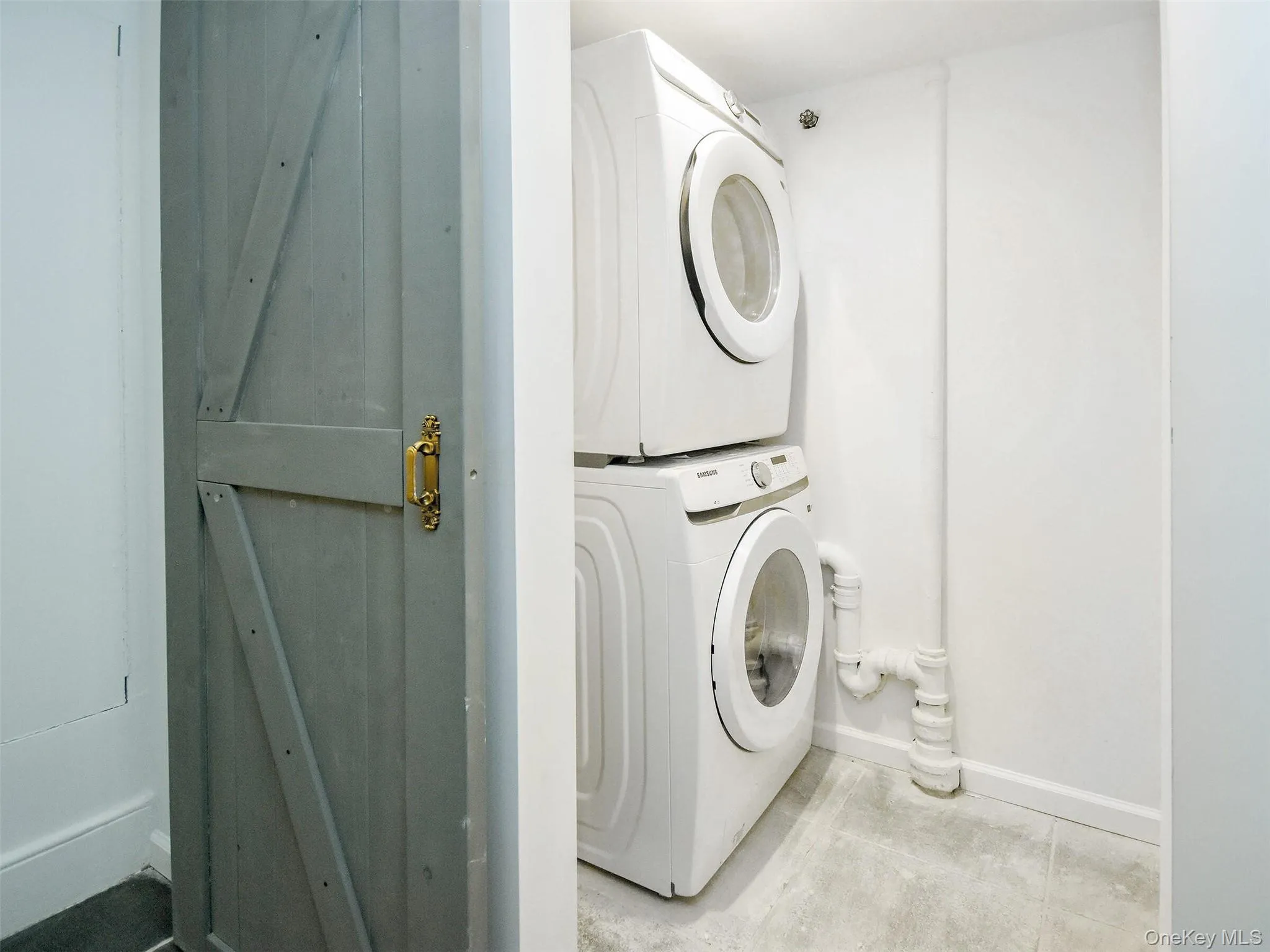 150 Main Street, North Hempstead, NY, 3 Bedrooms Bedrooms, 8 Rooms Rooms,3 BathroomsBathrooms,Residential Lease,For Rent,Main,0,1031854 150 Main Street, North Hempstead, NY, 3 Bedrooms Bedrooms, 8 Rooms Rooms,3 BathroomsBathrooms,Residential Lease,For Rent,Main,0,1031854
