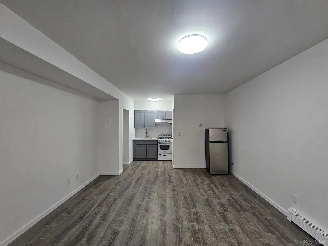 5861 44th Avenue, New York, NY, 2 Rooms Rooms,1 BathroomBathrooms,Residential,For Rent,44th,0,1031872 5861 44th Avenue, New York, NY, 2 Rooms Rooms,1 BathroomBathrooms,Residential,For Rent,44th,0,1031872