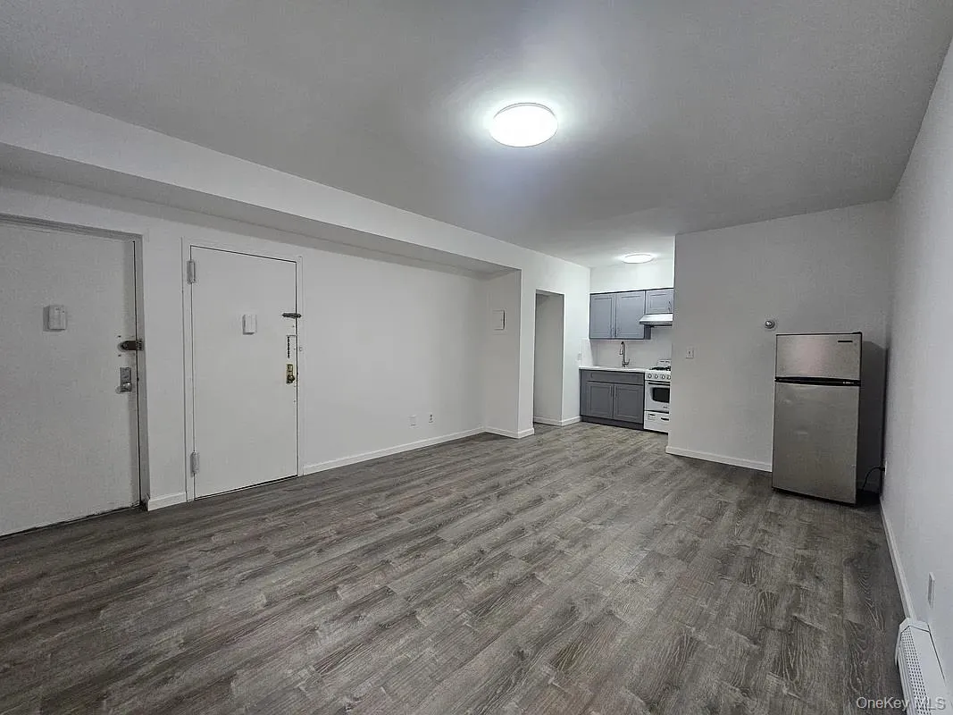 5861 44th Avenue, New York, NY, 2 Rooms Rooms,1 BathroomBathrooms,Residential,For Rent,44th,0,1031872 5861 44th Avenue, New York, NY, 2 Rooms Rooms,1 BathroomBathrooms,Residential,For Rent,44th,0,1031872