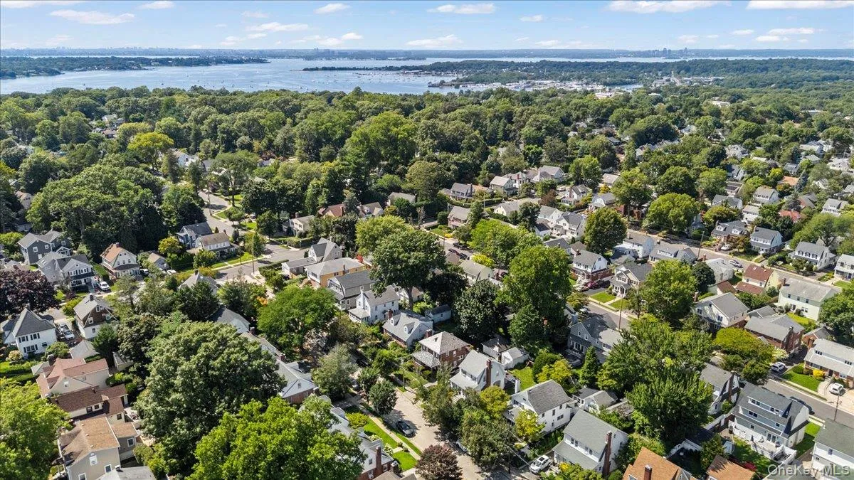 17 Cypress Avenue, North Hempstead, NY, 4 Bedrooms Bedrooms, 9 Rooms Rooms,2 BathroomsBathrooms,Residential,For Rent,Cypress,0,1031880 17 Cypress Avenue, North Hempstead, NY, 4 Bedrooms Bedrooms, 9 Rooms Rooms,2 BathroomsBathrooms,Residential,For Rent,Cypress,0,1031880