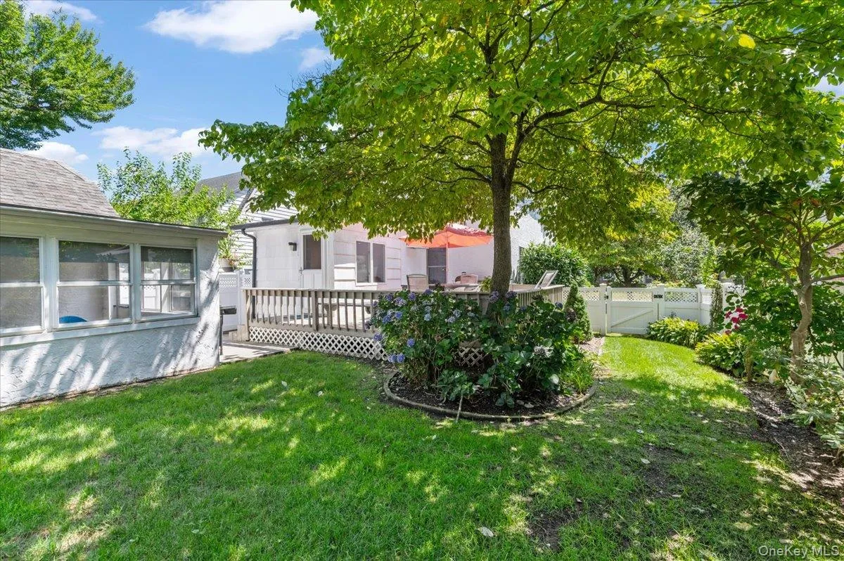 17 Cypress Avenue, North Hempstead, NY, 4 Bedrooms Bedrooms, 9 Rooms Rooms,2 BathroomsBathrooms,Residential,For Rent,Cypress,0,1031880 17 Cypress Avenue, North Hempstead, NY, 4 Bedrooms Bedrooms, 9 Rooms Rooms,2 BathroomsBathrooms,Residential,For Rent,Cypress,0,1031880