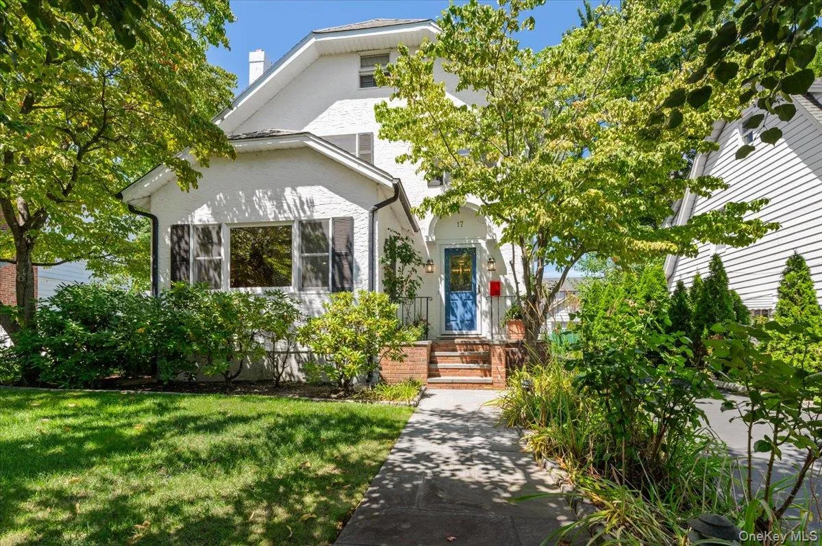 17 Cypress Avenue, North Hempstead, NY, 4 Bedrooms Bedrooms, 9 Rooms Rooms,2 BathroomsBathrooms,Residential,For Rent,Cypress,0,1031880 17 Cypress Avenue, North Hempstead, NY, 4 Bedrooms Bedrooms, 9 Rooms Rooms,2 BathroomsBathrooms,Residential,For Rent,Cypress,0,1031880
