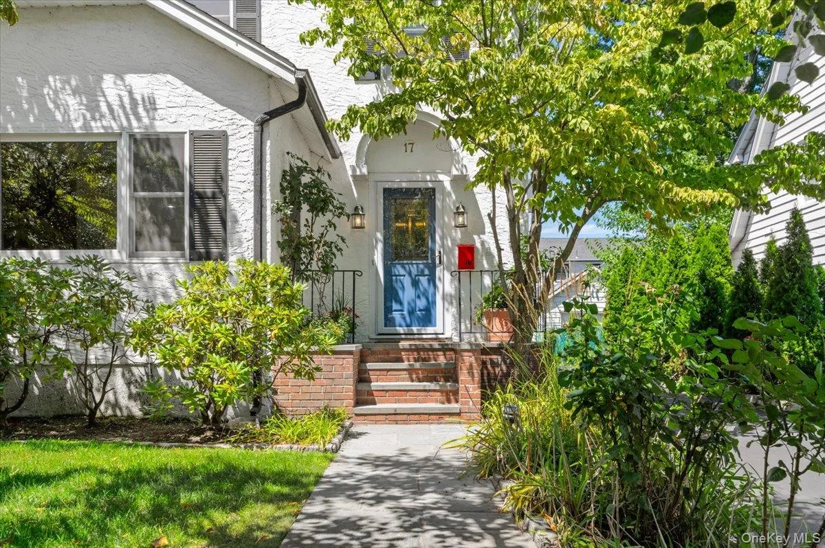 17 Cypress Avenue, North Hempstead, NY, 4 Bedrooms Bedrooms, 9 Rooms Rooms,2 BathroomsBathrooms,Residential,For Rent,Cypress,0,1031880 17 Cypress Avenue, North Hempstead, NY, 4 Bedrooms Bedrooms, 9 Rooms Rooms,2 BathroomsBathrooms,Residential,For Rent,Cypress,0,1031880