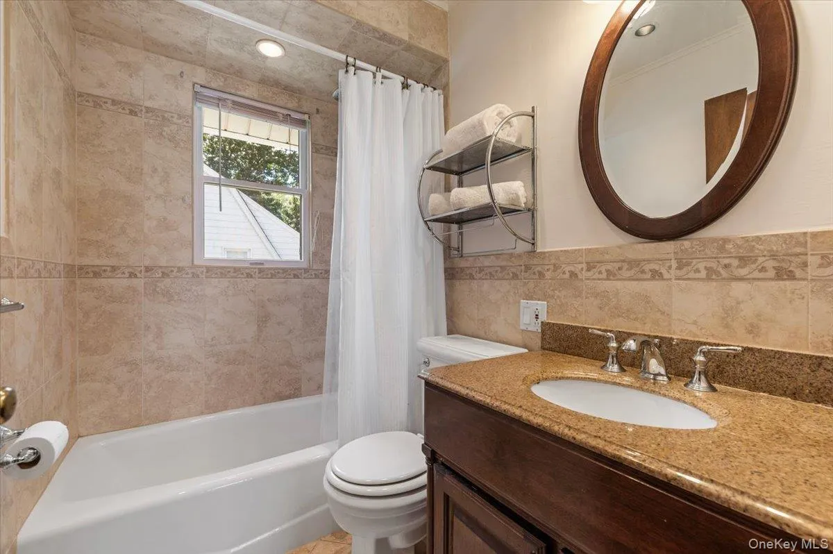 Full Bath Full Bath
