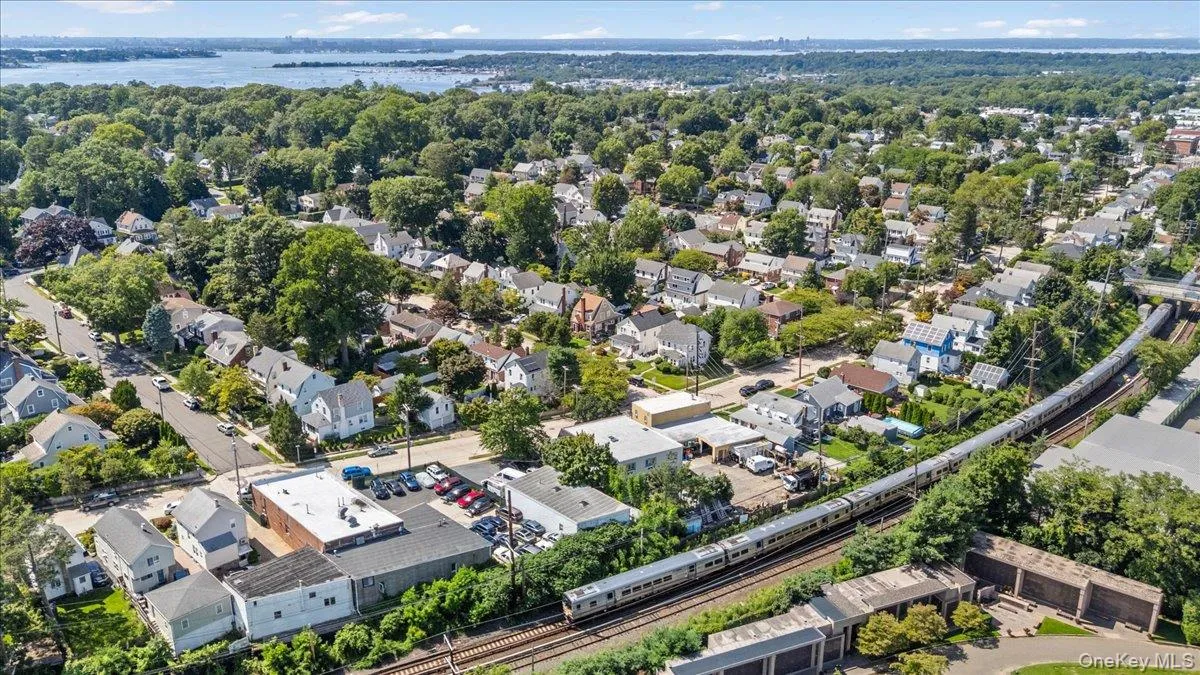 17 Cypress Avenue, North Hempstead, NY, 4 Bedrooms Bedrooms, 9 Rooms Rooms,2 BathroomsBathrooms,Residential,For Rent,Cypress,0,1031880 17 Cypress Avenue, North Hempstead, NY, 4 Bedrooms Bedrooms, 9 Rooms Rooms,2 BathroomsBathrooms,Residential,For Rent,Cypress,0,1031880