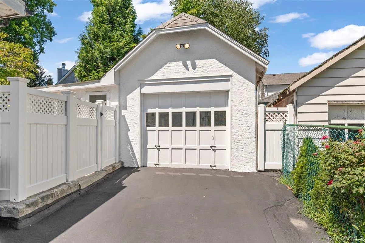 17 Cypress Avenue, North Hempstead, NY, 4 Bedrooms Bedrooms, 9 Rooms Rooms,2 BathroomsBathrooms,Residential,For Rent,Cypress,0,1031880 17 Cypress Avenue, North Hempstead, NY, 4 Bedrooms Bedrooms, 9 Rooms Rooms,2 BathroomsBathrooms,Residential,For Rent,Cypress,0,1031880