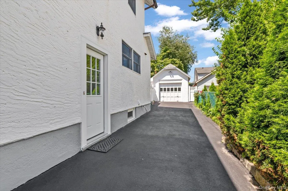 17 Cypress Avenue, North Hempstead, NY, 4 Bedrooms Bedrooms, 9 Rooms Rooms,2 BathroomsBathrooms,Residential,For Rent,Cypress,0,1031880 17 Cypress Avenue, North Hempstead, NY, 4 Bedrooms Bedrooms, 9 Rooms Rooms,2 BathroomsBathrooms,Residential,For Rent,Cypress,0,1031880