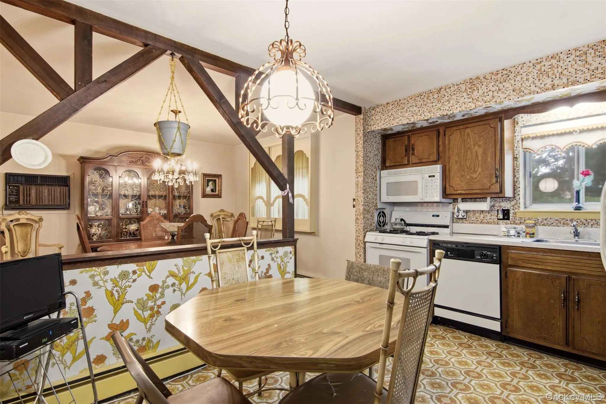 4 Smithtown Crescent, Smithtown, NY, 4 Bedrooms Bedrooms, 8 Rooms Rooms,1 BathroomBathrooms,Residential,For Rent,Smithtown,0,1031895 4 Smithtown Crescent, Smithtown, NY, 4 Bedrooms Bedrooms, 8 Rooms Rooms,1 BathroomBathrooms,Residential,For Rent,Smithtown,0,1031895