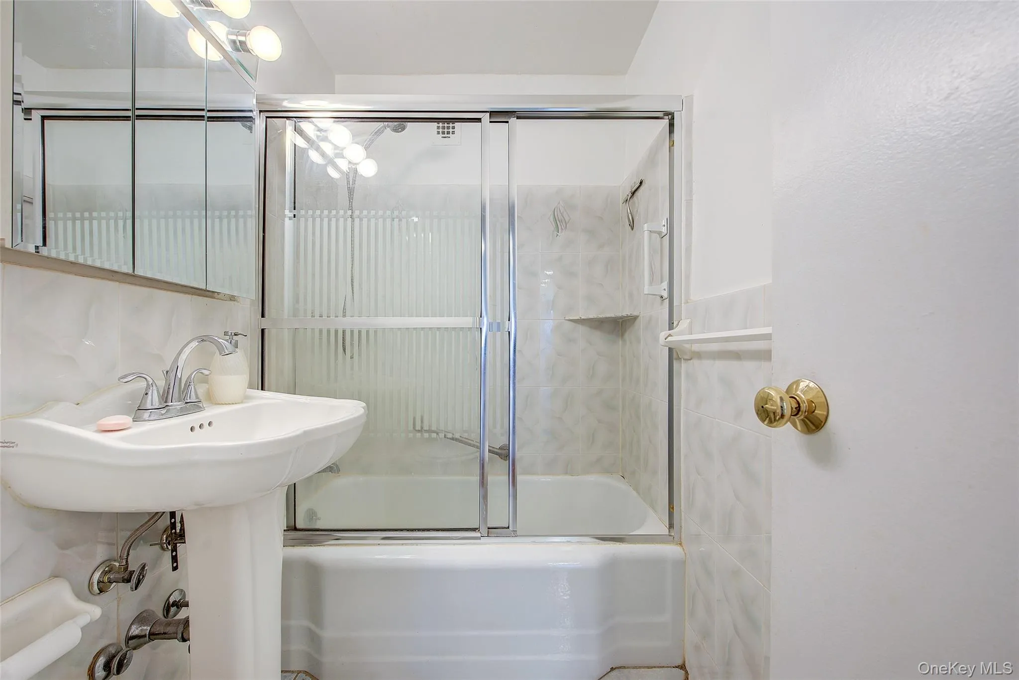 211-65 23rd Avenue, New York, NY, 3 Bedrooms Bedrooms, 5 Rooms Rooms,2 BathroomsBathrooms,Residential,For Rent,23rd,0,1031896 211-65 23rd Avenue, New York, NY, 3 Bedrooms Bedrooms, 5 Rooms Rooms,2 BathroomsBathrooms,Residential,For Rent,23rd,0,1031896