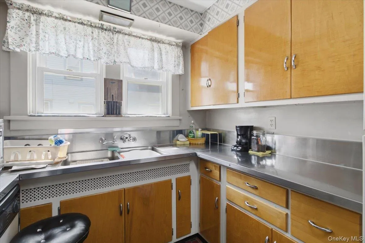 166 Spring Street, Catskill, NY, 3 Bedrooms Bedrooms, 9 Rooms Rooms,1 BathroomBathrooms,Residential,For Rent,Spring,0,1031901 166 Spring Street, Catskill, NY, 3 Bedrooms Bedrooms, 9 Rooms Rooms,1 BathroomBathrooms,Residential,For Rent,Spring,0,1031901