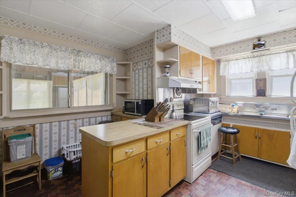 166 Spring Street, Catskill, NY, 3 Bedrooms Bedrooms, 9 Rooms Rooms,1 BathroomBathrooms,Residential,For Rent,Spring,0,1031901 166 Spring Street, Catskill, NY, 3 Bedrooms Bedrooms, 9 Rooms Rooms,1 BathroomBathrooms,Residential,For Rent,Spring,0,1031901