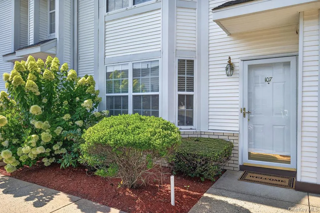 First floor unit makes bringing home groceries a breeze. Plus your assigned parking space is right outside your front door! First floor unit makes bringing home groceries a breeze. Plus your assigned parking space is right outside your front door!