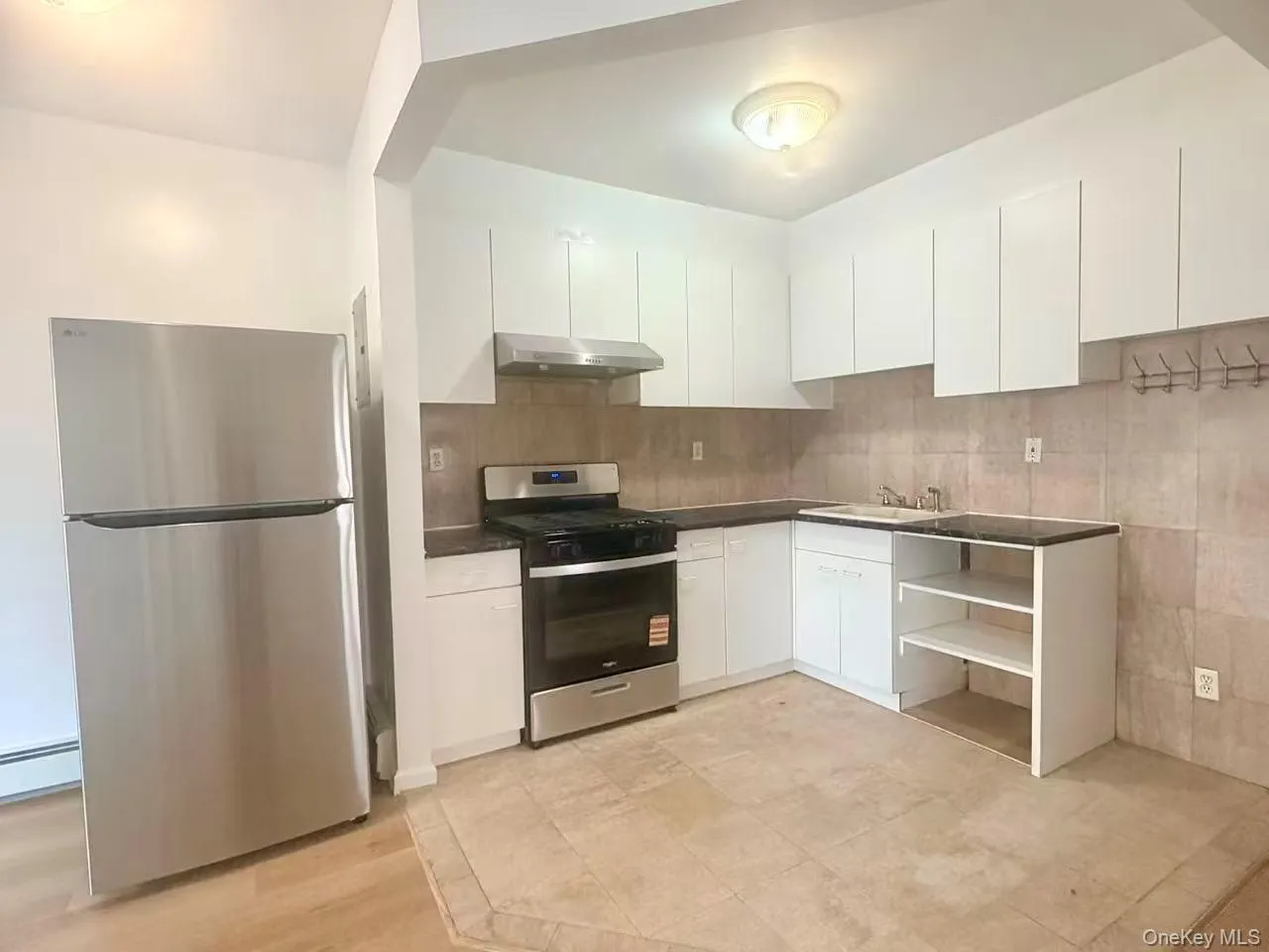 4231 Colden Street, New York, NY, 2 Bedrooms Bedrooms, 4 Rooms Rooms,1 BathroomBathrooms,Residential,For Rent,Colden,0,1031925 4231 Colden Street, New York, NY, 2 Bedrooms Bedrooms, 4 Rooms Rooms,1 BathroomBathrooms,Residential,For Rent,Colden,0,1031925