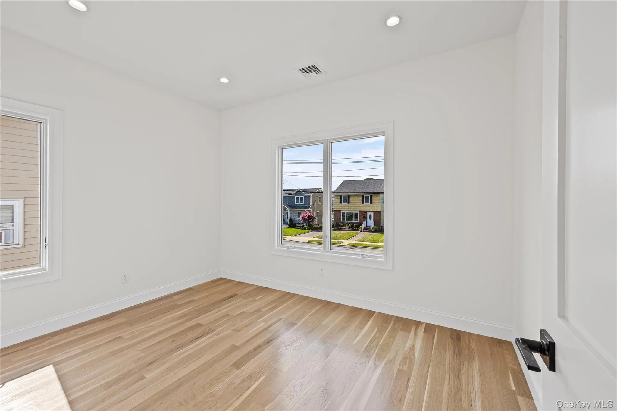 43 Westbury Avenue, North Hempstead, NY, 5 Bedrooms Bedrooms, 9 Rooms Rooms,3 BathroomsBathrooms,Residential,For Rent,Westbury,0,1031927 43 Westbury Avenue, North Hempstead, NY, 5 Bedrooms Bedrooms, 9 Rooms Rooms,3 BathroomsBathrooms,Residential,For Rent,Westbury,0,1031927