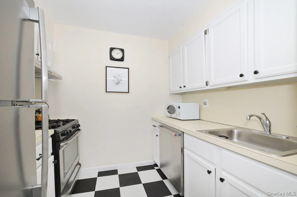 4 Birchwood Court, Hempstead, NY, 1 Bedroom Bedrooms, 4 Rooms Rooms,1 BathroomBathrooms,Residential,For Rent,Birchwood,0,1031944 4 Birchwood Court, Hempstead, NY, 1 Bedroom Bedrooms, 4 Rooms Rooms,1 BathroomBathrooms,Residential,For Rent,Birchwood,0,1031944