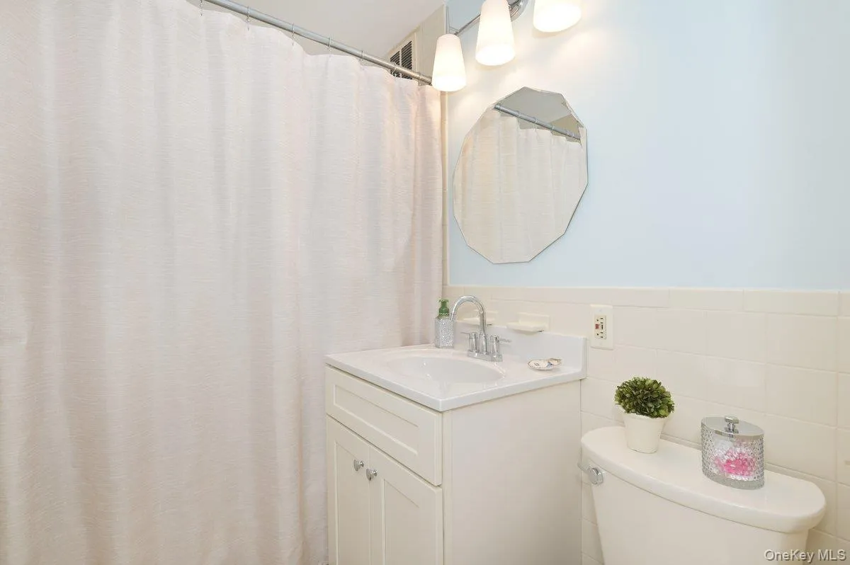 4 Birchwood Court, Hempstead, NY, 1 Bedroom Bedrooms, 4 Rooms Rooms,1 BathroomBathrooms,Residential,For Rent,Birchwood,0,1031944 4 Birchwood Court, Hempstead, NY, 1 Bedroom Bedrooms, 4 Rooms Rooms,1 BathroomBathrooms,Residential,For Rent,Birchwood,0,1031944