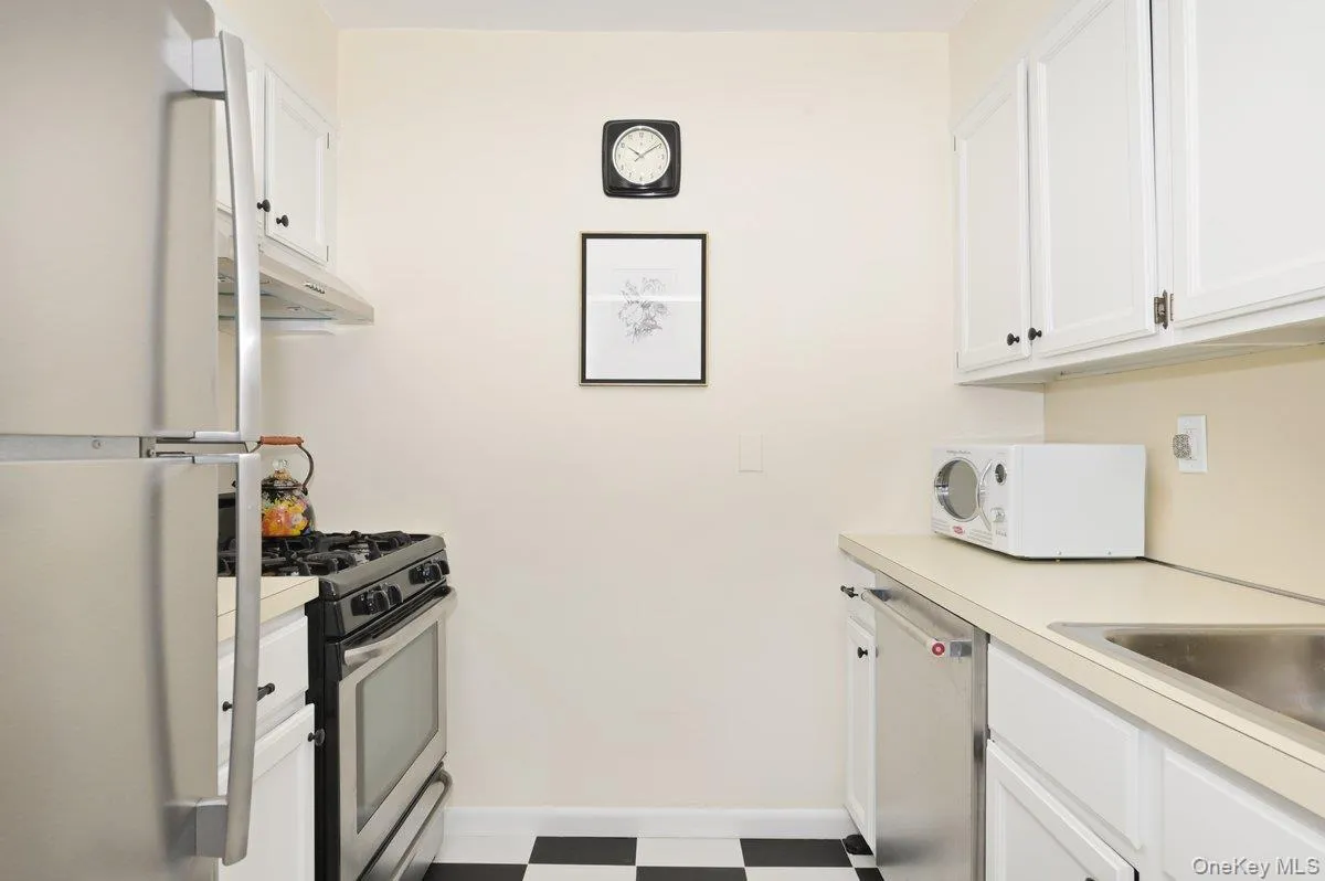 4 Birchwood Court, Hempstead, NY, 1 Bedroom Bedrooms, 4 Rooms Rooms,1 BathroomBathrooms,Residential,For Rent,Birchwood,0,1031944 4 Birchwood Court, Hempstead, NY, 1 Bedroom Bedrooms, 4 Rooms Rooms,1 BathroomBathrooms,Residential,For Rent,Birchwood,0,1031944