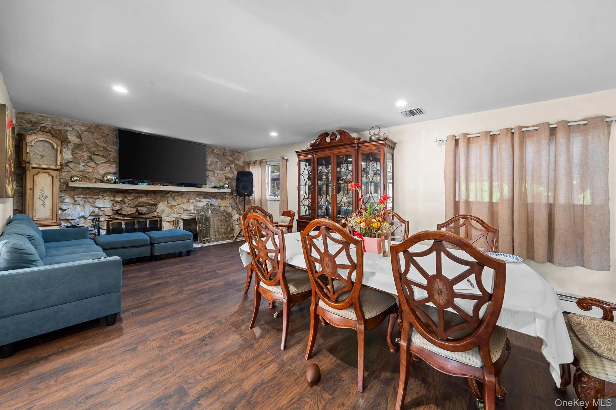 7 Sprat Street, Brookhaven, NY, 3 Bedrooms Bedrooms, 10 Rooms Rooms,1 BathroomBathrooms,Residential,For Rent,Sprat,0,1031946 7 Sprat Street, Brookhaven, NY, 3 Bedrooms Bedrooms, 10 Rooms Rooms,1 BathroomBathrooms,Residential,For Rent,Sprat,0,1031946