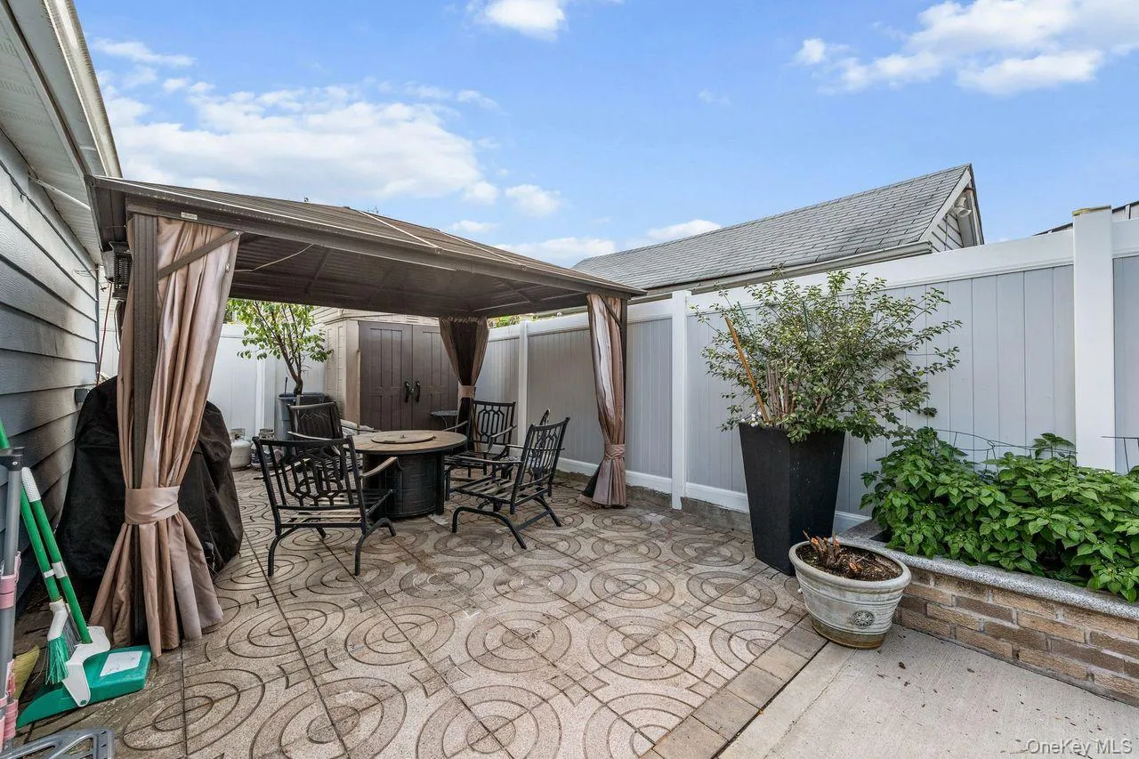 9446 214th Place, New York, NY, 4 Bedrooms Bedrooms, 9 Rooms Rooms,1 BathroomBathrooms,Residential,For Rent,214th,0,1031948 9446 214th Place, New York, NY, 4 Bedrooms Bedrooms, 9 Rooms Rooms,1 BathroomBathrooms,Residential,For Rent,214th,0,1031948