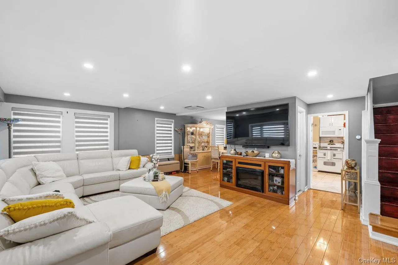 9446 214th Place, New York, NY, 4 Bedrooms Bedrooms, 9 Rooms Rooms,1 BathroomBathrooms,Residential,For Rent,214th,0,1031948 9446 214th Place, New York, NY, 4 Bedrooms Bedrooms, 9 Rooms Rooms,1 BathroomBathrooms,Residential,For Rent,214th,0,1031948
