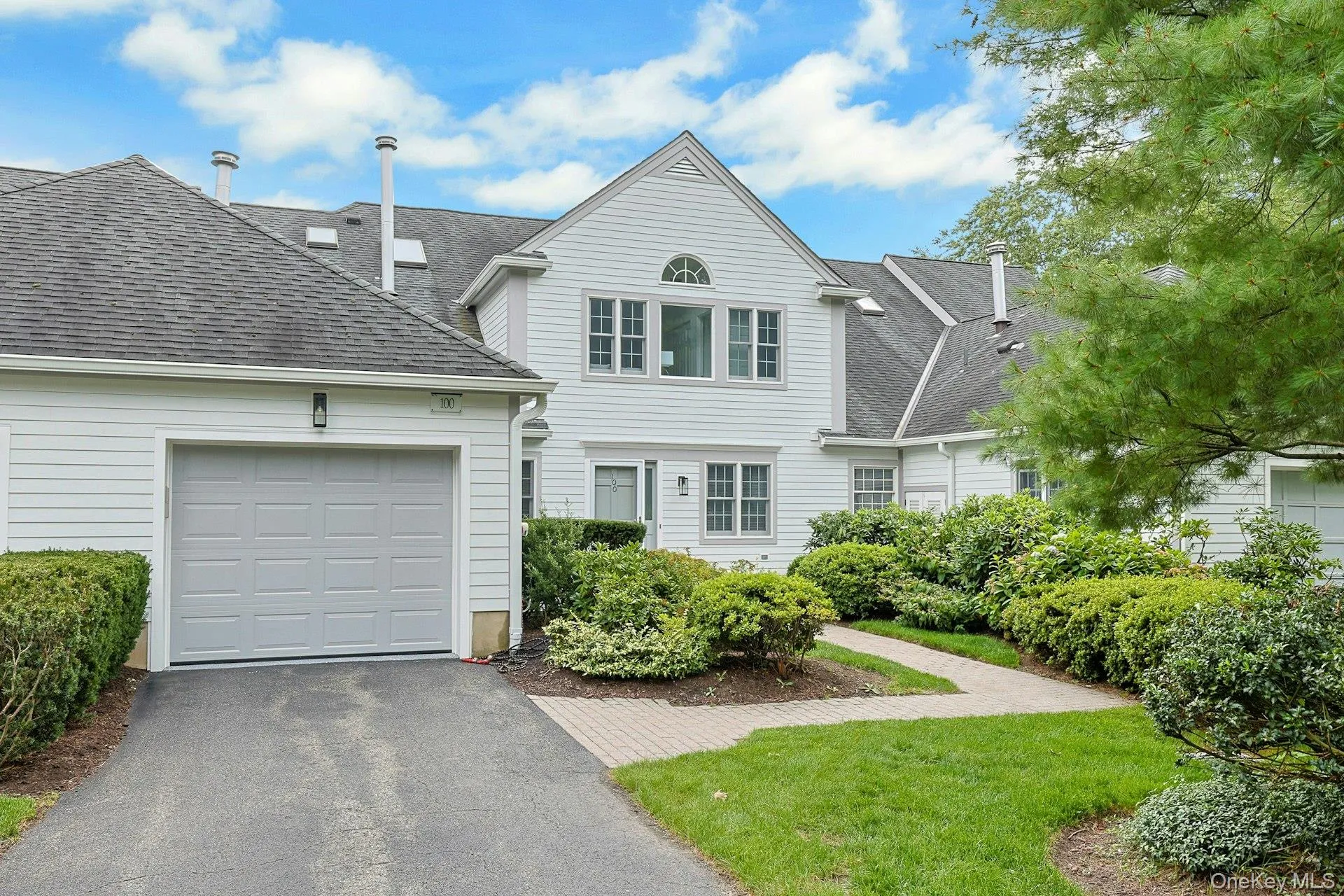 Welcome to 100 Brook Hills Welcome to 100 Brook Hills