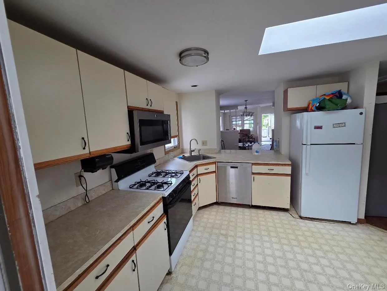 69 Dogwood Lane, Brookhaven, NY, 2 Bedrooms Bedrooms, 6 Rooms Rooms,2 BathroomsBathrooms,Residential,For Rent,Dogwood,0,1031960 69 Dogwood Lane, Brookhaven, NY, 2 Bedrooms Bedrooms, 6 Rooms Rooms,2 BathroomsBathrooms,Residential,For Rent,Dogwood,0,1031960