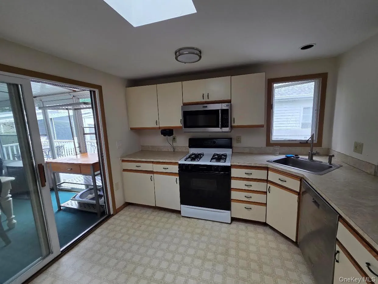 69 Dogwood Lane, Brookhaven, NY, 2 Bedrooms Bedrooms, 6 Rooms Rooms,2 BathroomsBathrooms,Residential,For Rent,Dogwood,0,1031960 69 Dogwood Lane, Brookhaven, NY, 2 Bedrooms Bedrooms, 6 Rooms Rooms,2 BathroomsBathrooms,Residential,For Rent,Dogwood,0,1031960