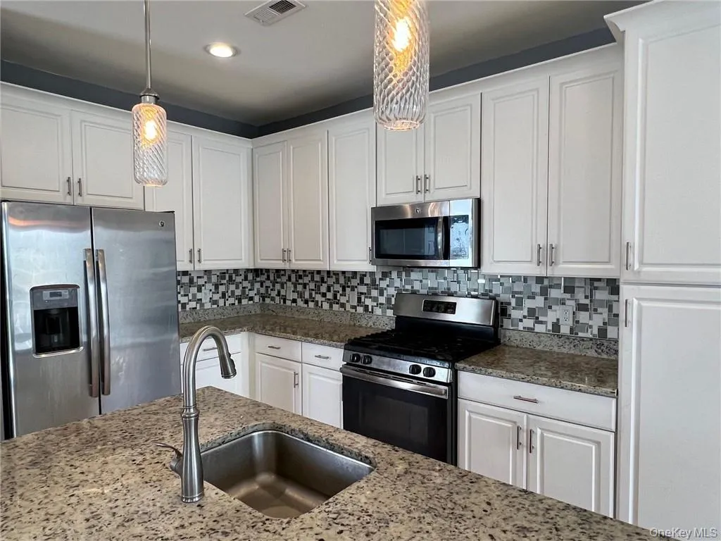 95 Meadow View Drive, Wallkill, NY, 3 Bedrooms Bedrooms, 10 Rooms Rooms,3 BathroomsBathrooms,Residential Lease,For Rent,Meadow View,0,1031964 95 Meadow View Drive, Wallkill, NY, 3 Bedrooms Bedrooms, 10 Rooms Rooms,3 BathroomsBathrooms,Residential Lease,For Rent,Meadow View,0,1031964