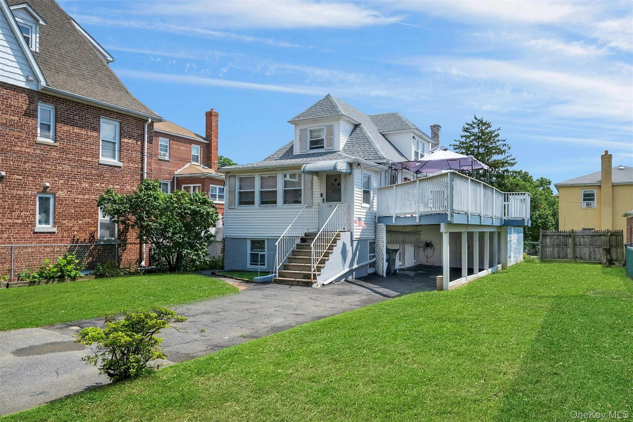 The home sits back on a large property 50' x 100' The home sits back on a large property 50' x 100'