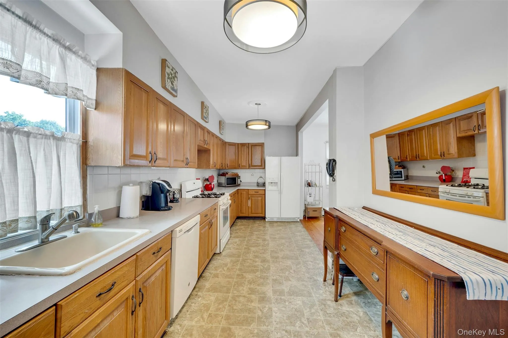 Wall to Wall counter space Wall to Wall counter space