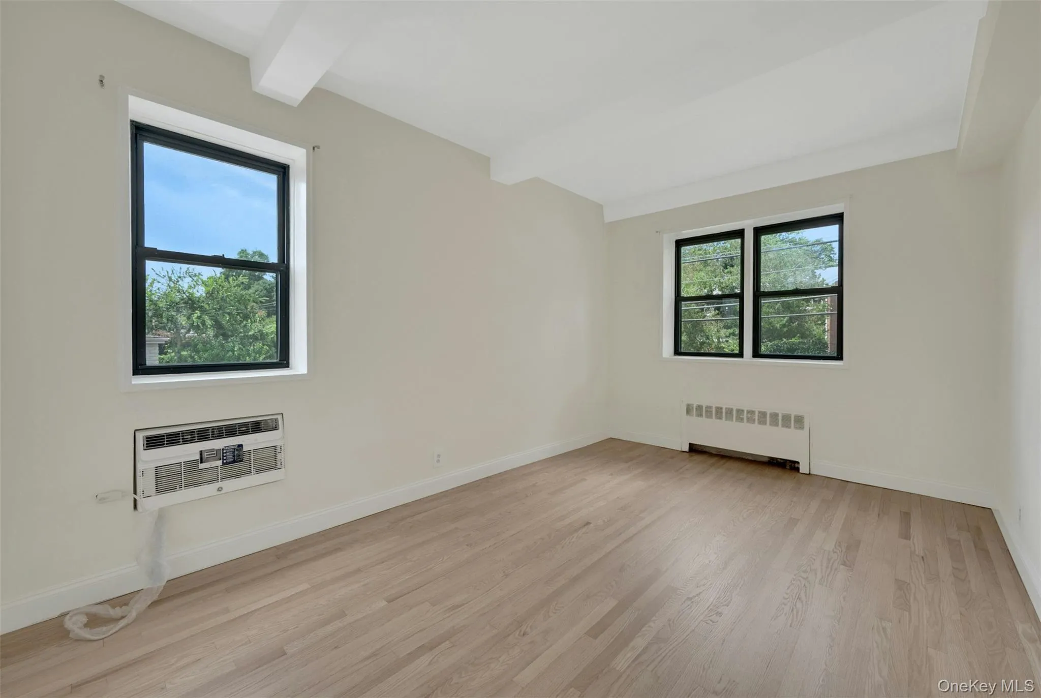 Actual Primary Bedroom w/ 3 windows Actual Primary Bedroom w/ 3 windows