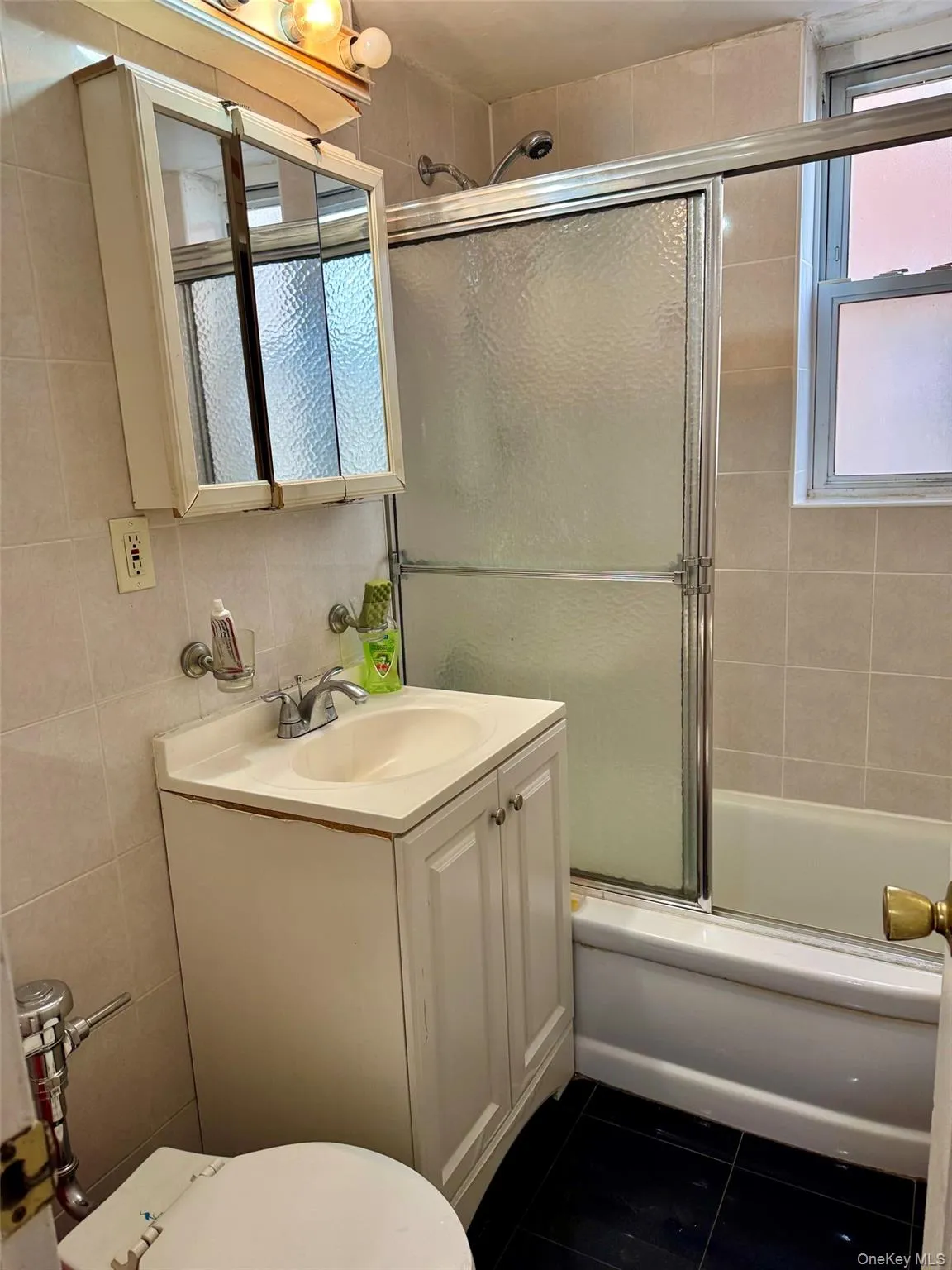43-36 Robinson Street, New York, NY, 2 Bedrooms Bedrooms, 5 Rooms Rooms,1 BathroomBathrooms,Residential,For Rent,Robinson,0,1031977 43-36 Robinson Street, New York, NY, 2 Bedrooms Bedrooms, 5 Rooms Rooms,1 BathroomBathrooms,Residential,For Rent,Robinson,0,1031977