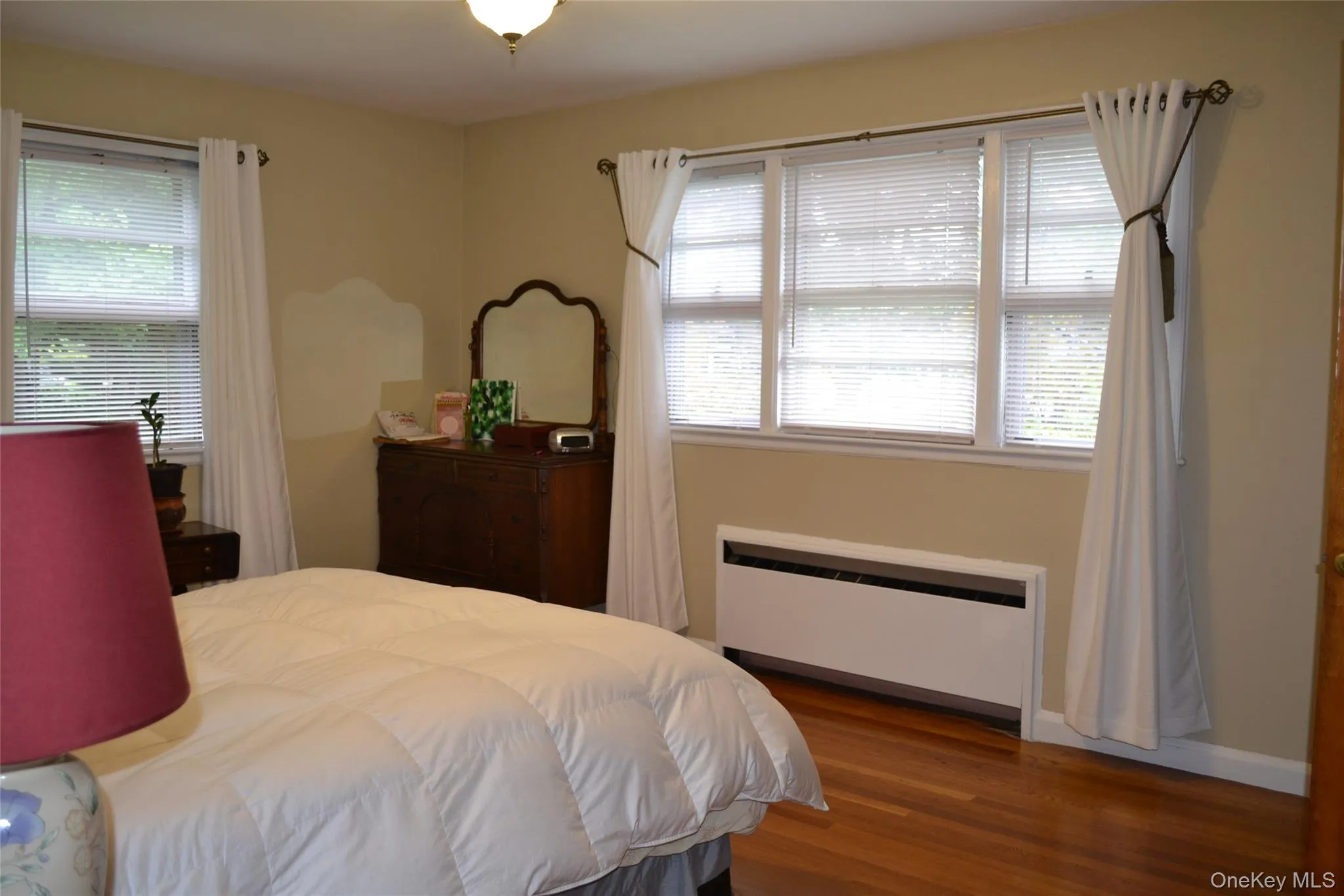 master bedroom w/bath & 2 closets master bedroom w/bath & 2 closets
