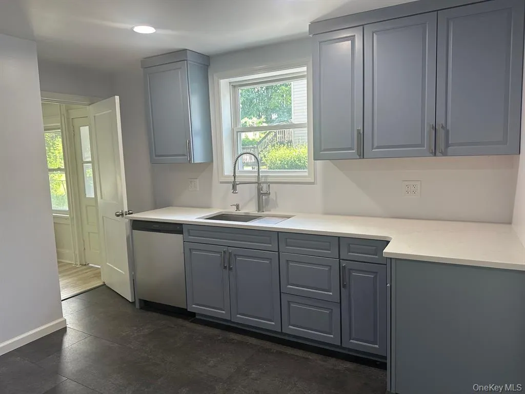 81 Carroll Street, Poughkeepsie, NY, 2 Bedrooms Bedrooms, 4 Rooms Rooms,1 BathroomBathrooms,Residential Lease,For Rent,Carroll,0,1031990 81 Carroll Street, Poughkeepsie, NY, 2 Bedrooms Bedrooms, 4 Rooms Rooms,1 BathroomBathrooms,Residential Lease,For Rent,Carroll,0,1031990