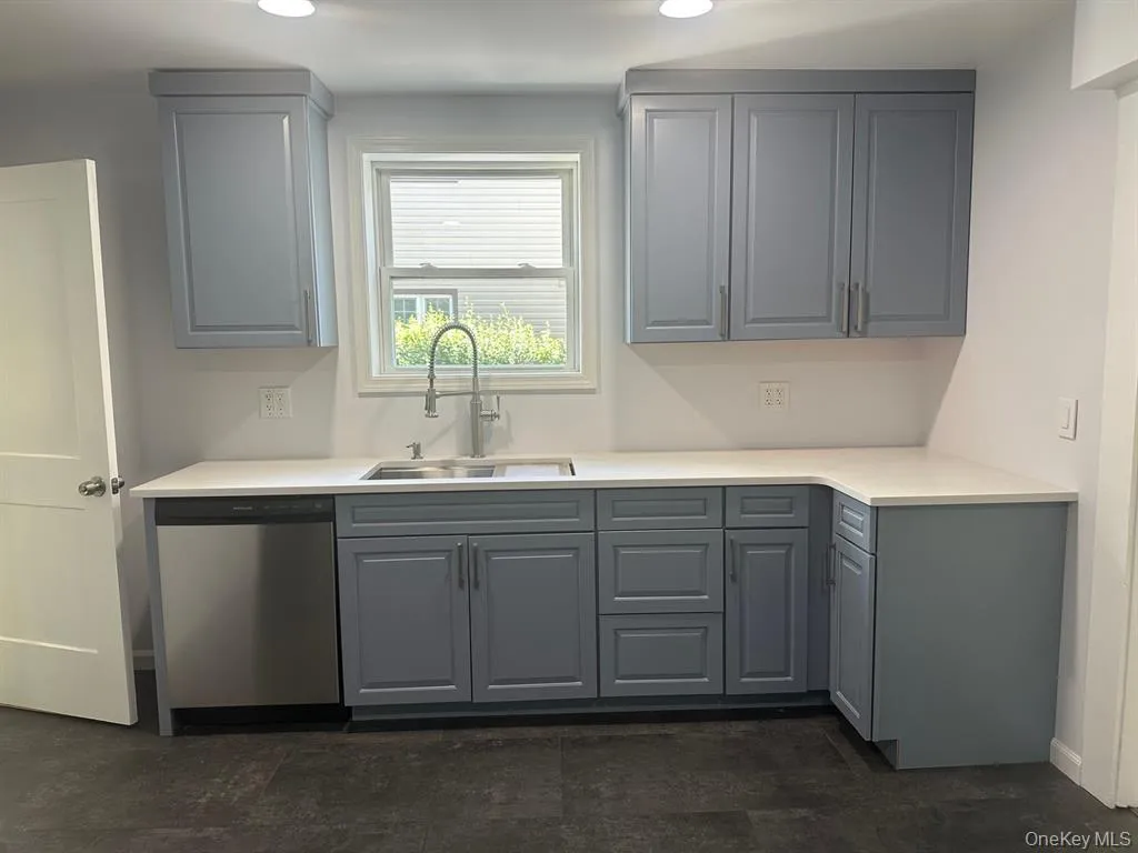 81 Carroll Street, Poughkeepsie, NY, 2 Bedrooms Bedrooms, 4 Rooms Rooms,1 BathroomBathrooms,Residential Lease,For Rent,Carroll,0,1031990 81 Carroll Street, Poughkeepsie, NY, 2 Bedrooms Bedrooms, 4 Rooms Rooms,1 BathroomBathrooms,Residential Lease,For Rent,Carroll,0,1031990