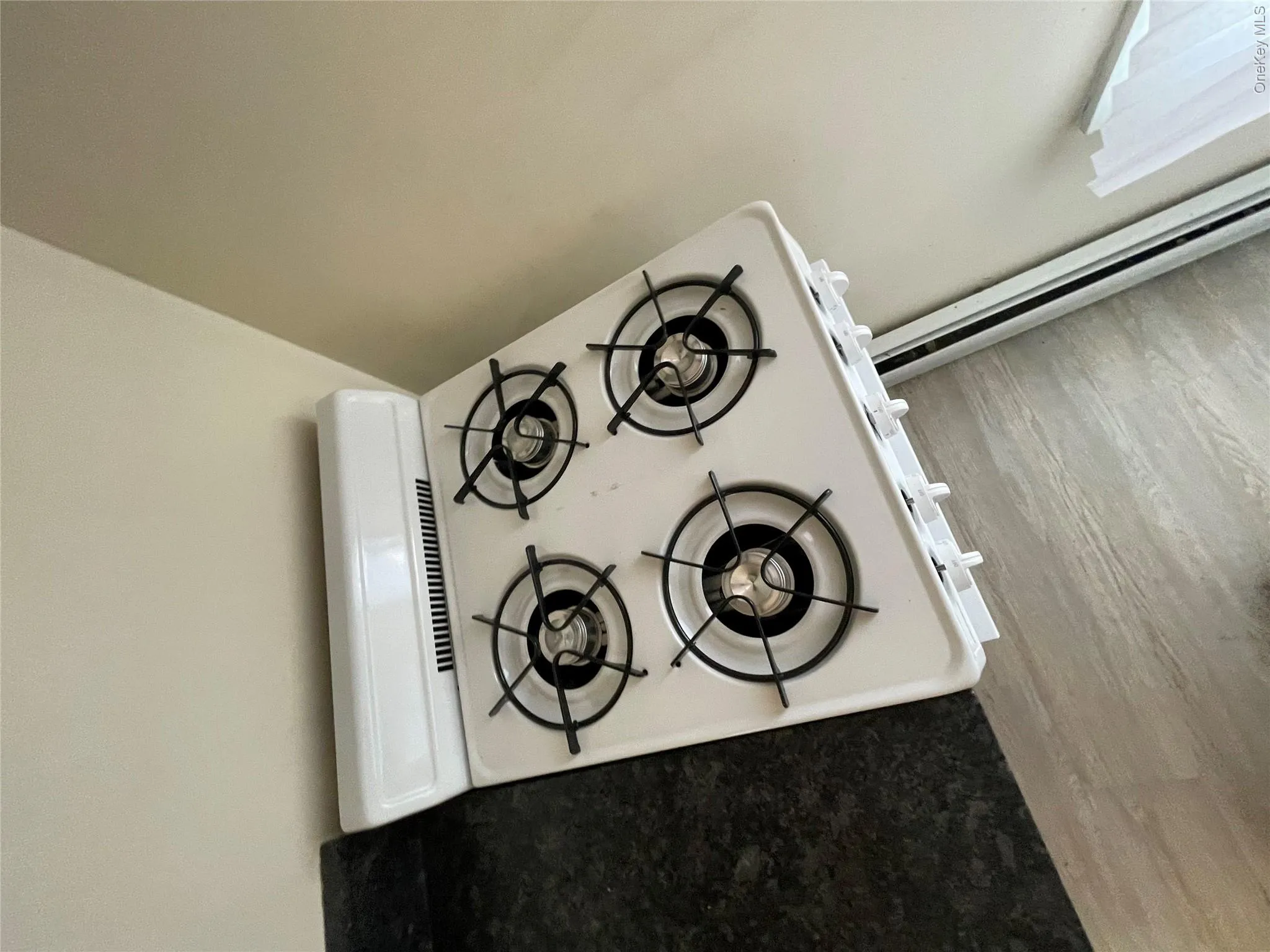 8 Franklin Avenue, Orangetown, NY, 1 Bedroom Bedrooms, 4 Rooms Rooms,1 BathroomBathrooms,Residential Lease,For Rent,Franklin,0,1032009 8 Franklin Avenue, Orangetown, NY, 1 Bedroom Bedrooms, 4 Rooms Rooms,1 BathroomBathrooms,Residential Lease,For Rent,Franklin,0,1032009
